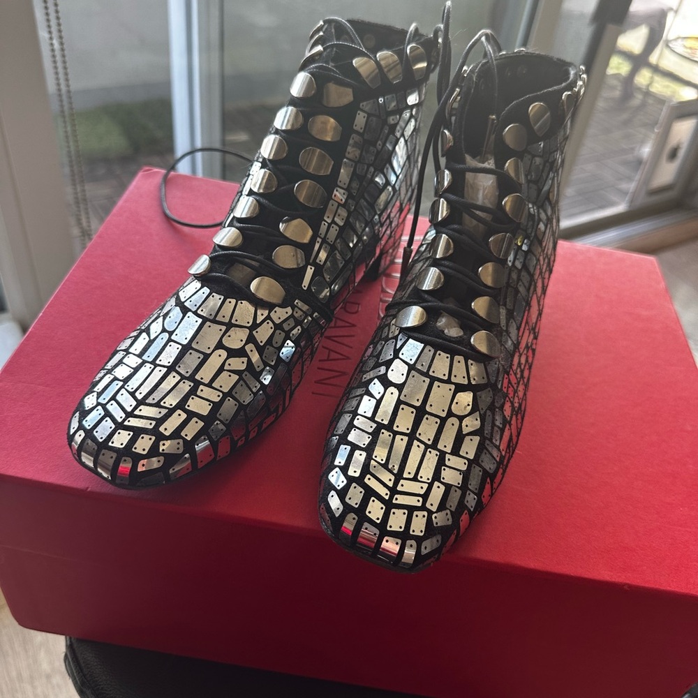 Brand New Unique 37 Sparkling Suede boots
